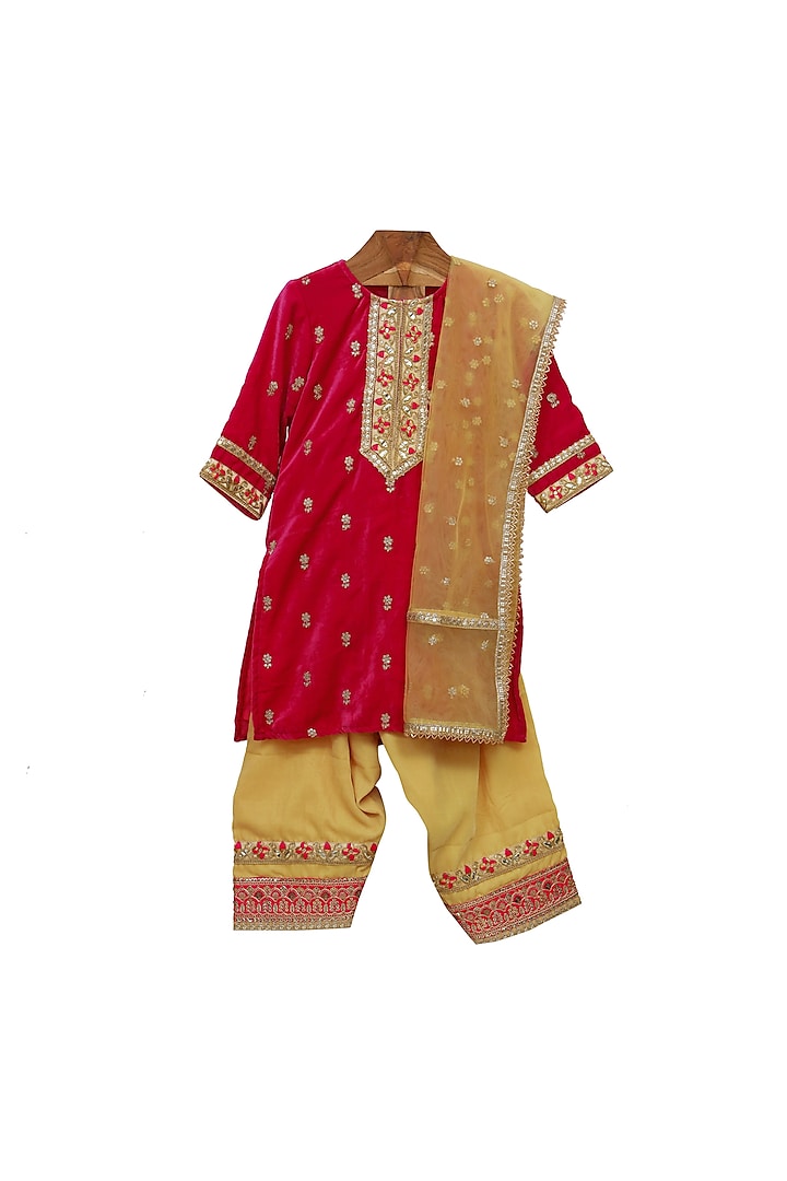 Red Embroidered Kurta Set For Girls by MINIME ORGANICS