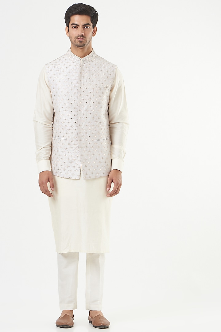 Ivory Chanderi Silk Kurta Set With Jawahar Jacket by Mint Blush Men