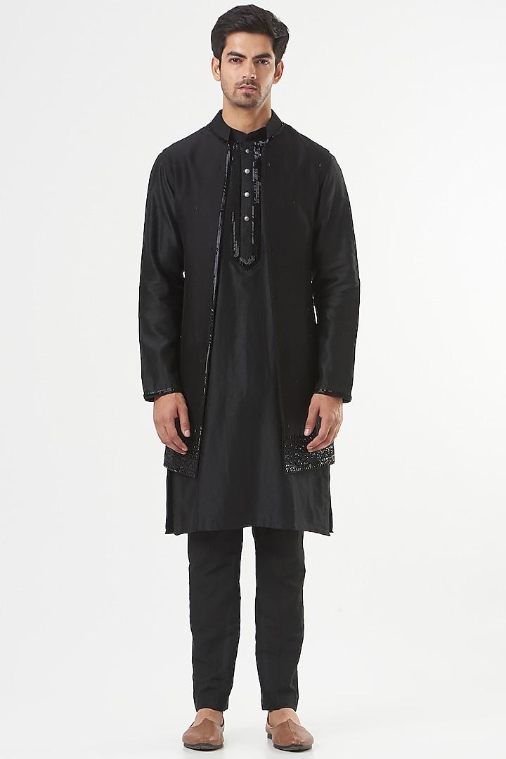Black Chanderi Silk Kurta Set With Jawahar Jacket by Mint Blush Men