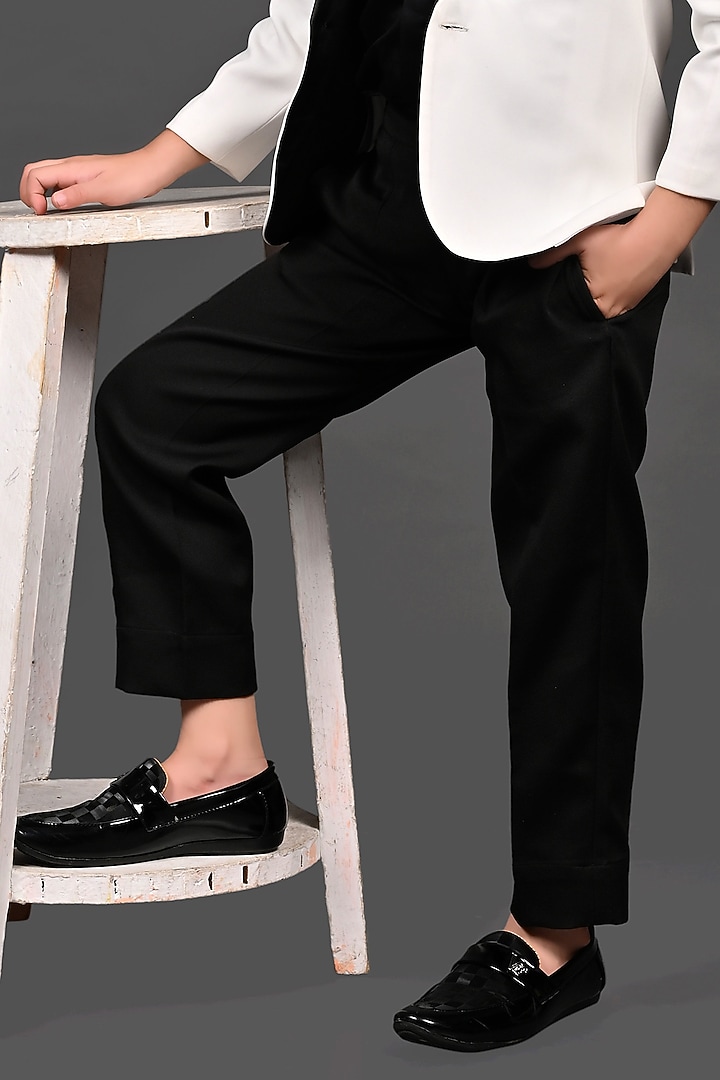 White Japanese & Cotton Hand Embroidered Blazer Set For Boys by MISS NAKHREBAAZ at Pernia's Pop Up Shop