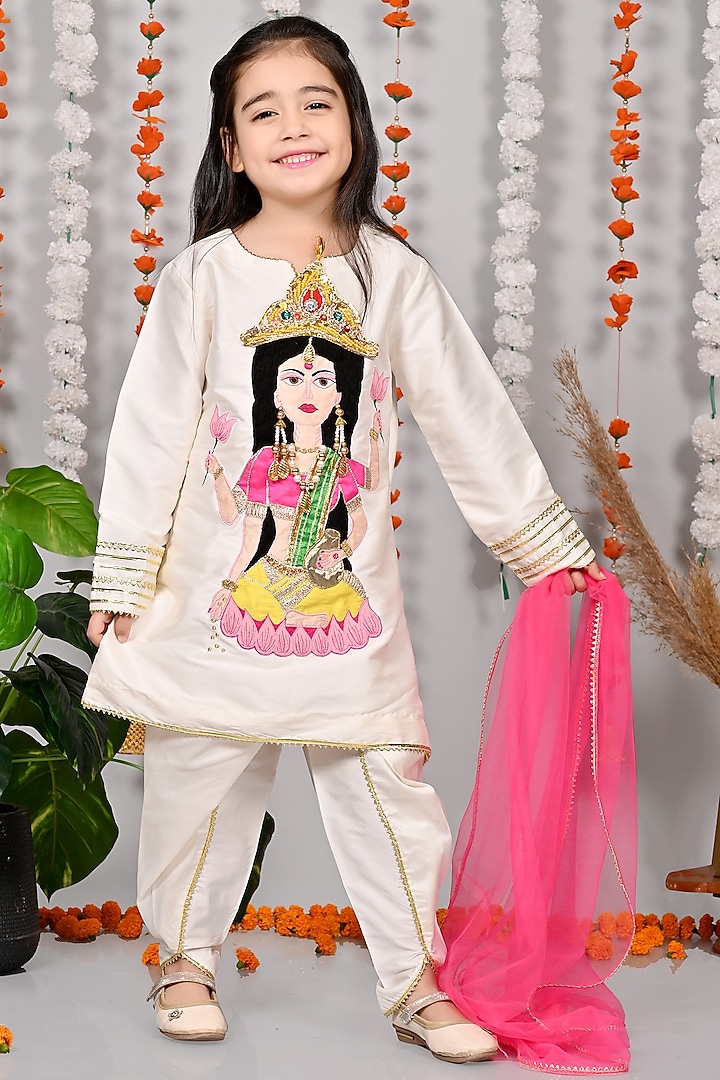 Off-White Silk Hand Embroidered Kurta Set For Girls by MISS NAKHREBAAZ