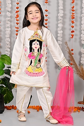 Off-White Silk Hand Embroidered Kurta Set For Girls by MISS NAKHREBAAZ