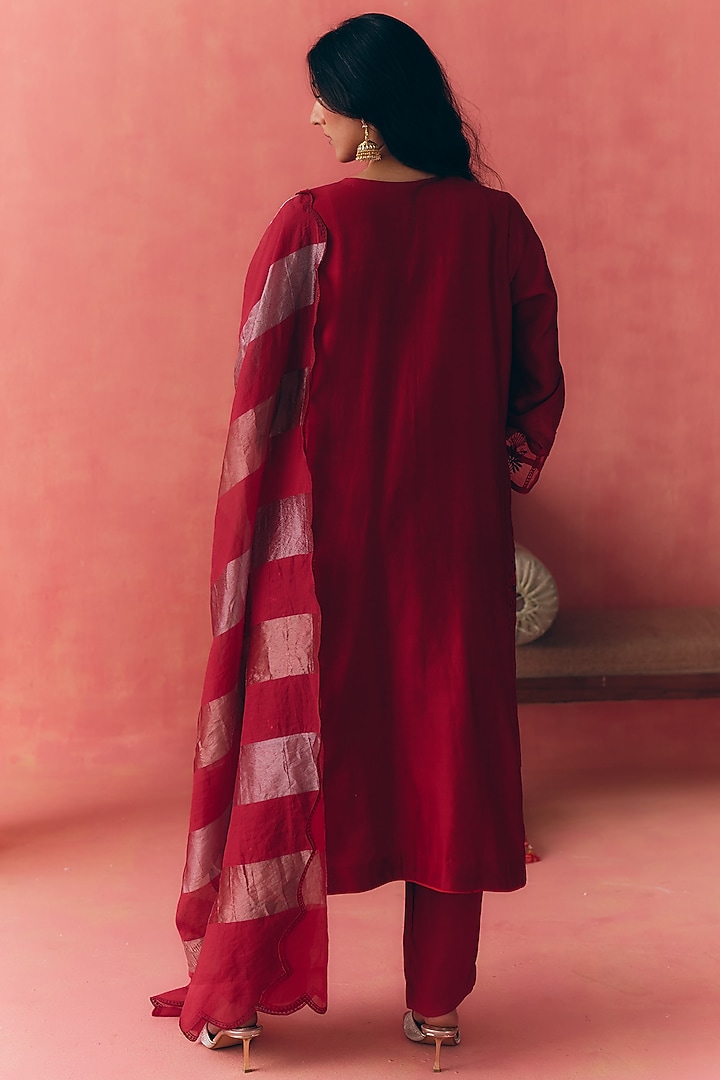 Red Pure Silk Chanderi Thread Embroidered Kurta Set by MIRASA at Pernia's Pop Up Shop