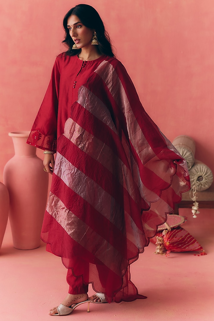 Red Pure Silk Chanderi Thread Embroidered Kurta Set by MIRASA at Pernia's Pop Up Shop