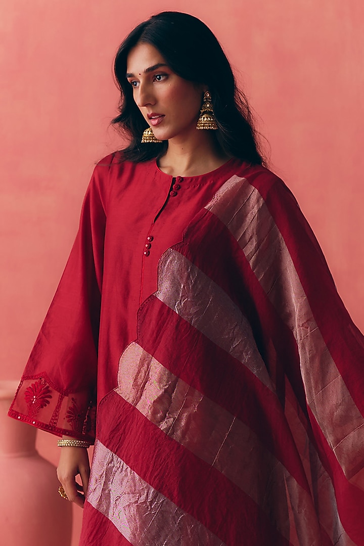 Red Pure Silk Chanderi Thread Embroidered Kurta Set by MIRASA at Pernia's Pop Up Shop
