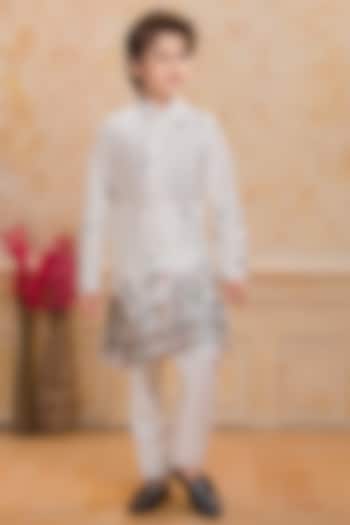 White Cotton Silk Embroidered Kurta Set For Boys by Ministitch at Pernia's Pop Up Shop