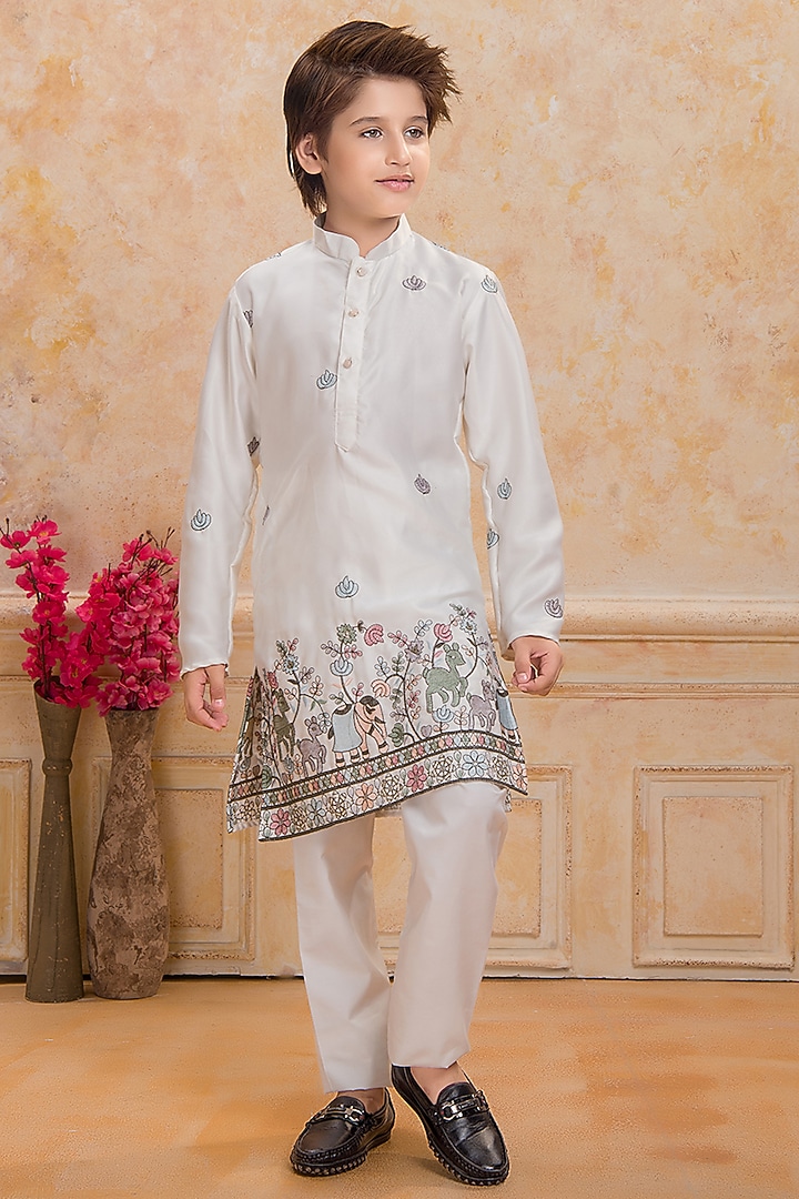 White Cotton Silk Embroidered Kurta Set For Boys by Ministitch at Pernia's Pop Up Shop