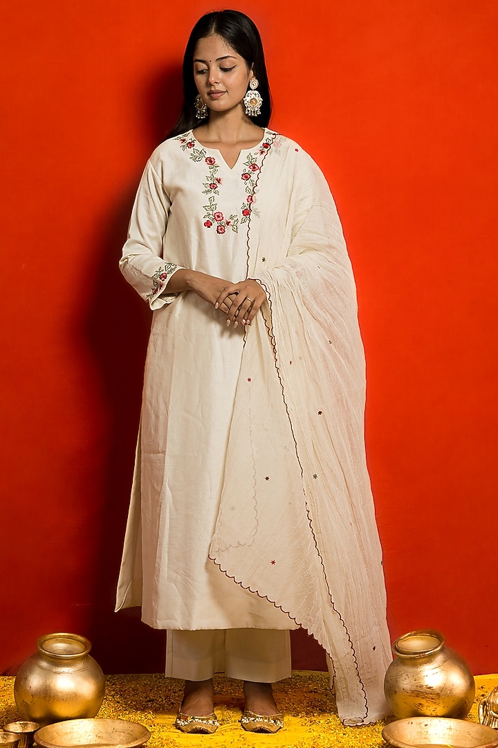 Ivory Pure Silk Chanderi Thread Embroidered Kurta Set by MITHI SUPARI at Pernia's Pop Up Shop
