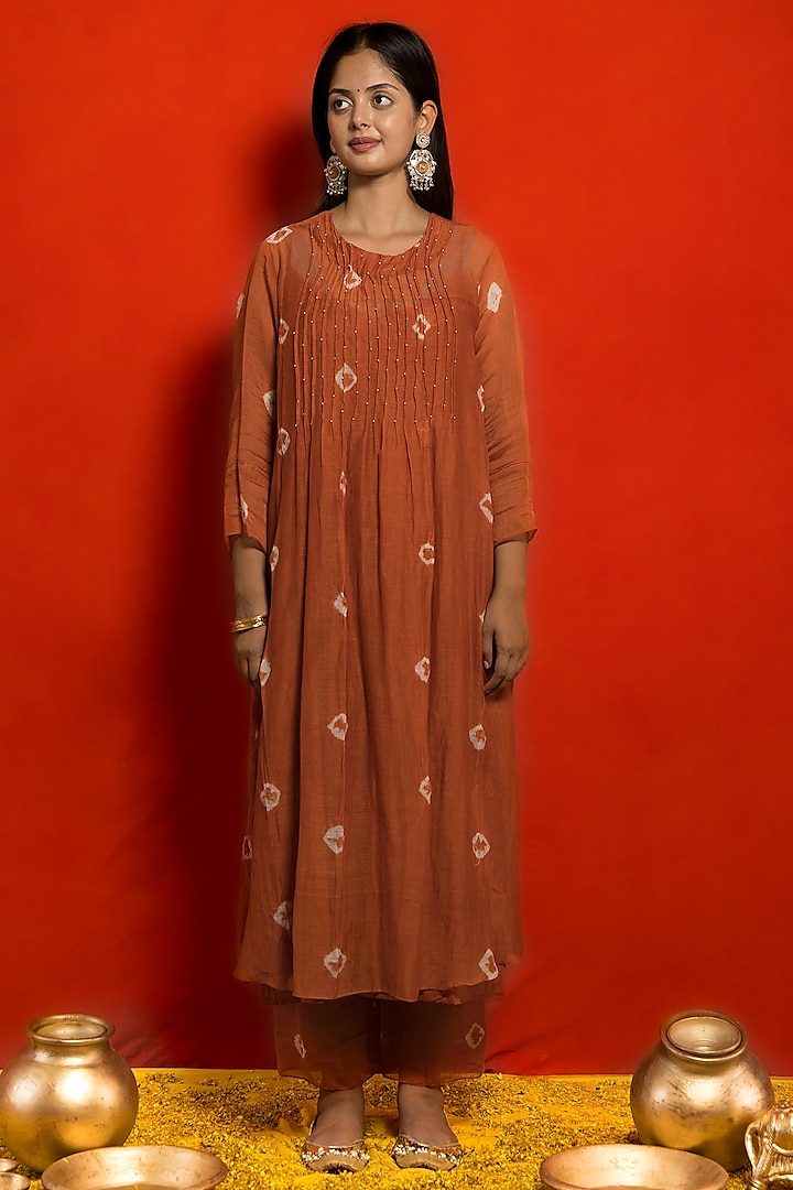 Rust Mul Chanderi Hand Embroidered Tie-Dye Tunic Set by MITHI SUPARI at Pernia's Pop Up Shop