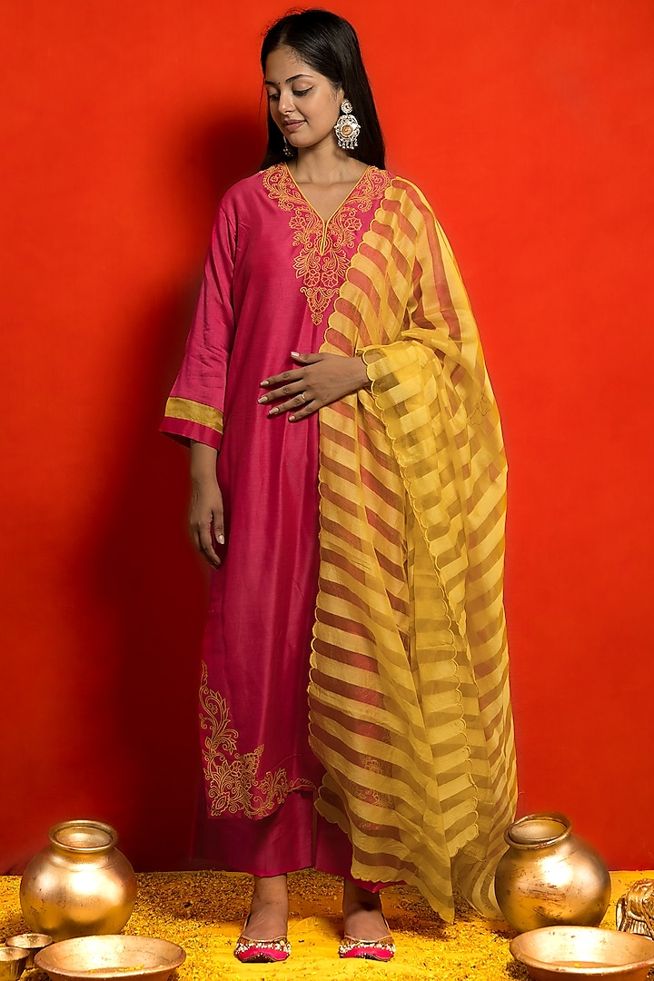 Pink Pure Silk Chanderi Resham Thread Embroidered Kurta Set by MITHI SUPARI at Pernia's Pop Up Shop