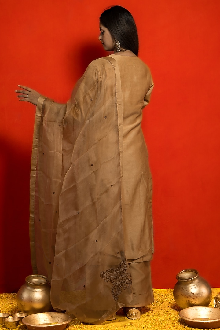 Beige Pure Silk Chanderi Resham Thread Embroidered Kurta Set by MITHI SUPARI at Pernia's Pop Up Shop