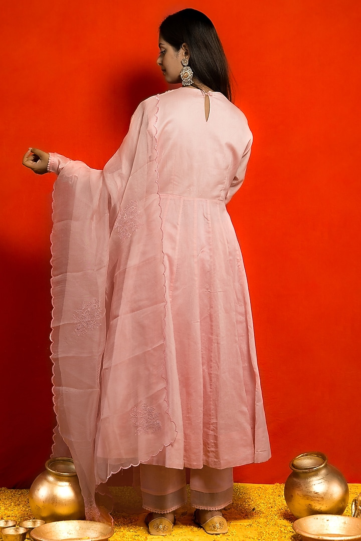 Baby Pink Pure Silk Chanderi Resham Embroidered Kurta Set by MITHI SUPARI at Pernia's Pop Up Shop