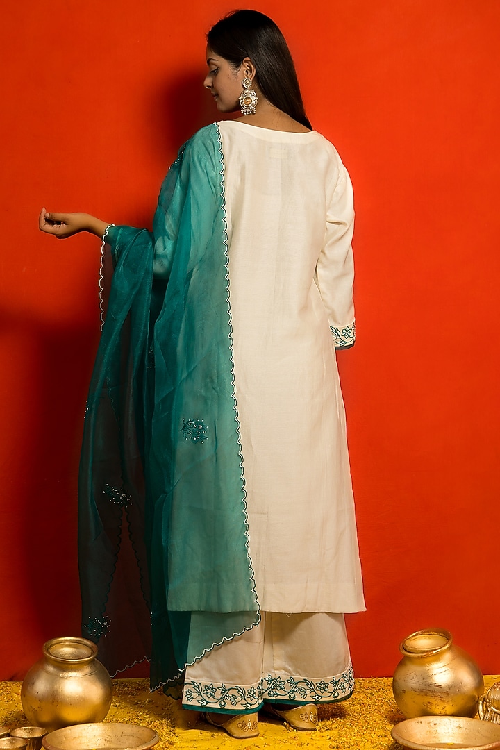 Ivory Pure Silk Chanderi Resham & Pearl Hand Embroidered Kurta Set by MITHI SUPARI at Pernia's Pop Up Shop