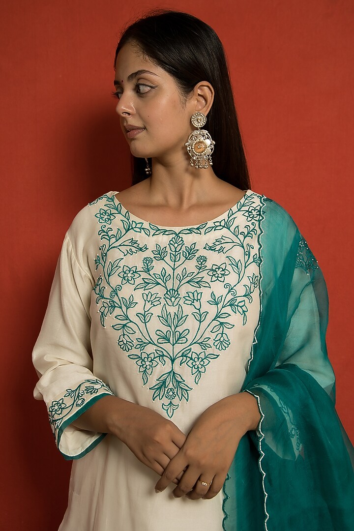 Ivory Pure Silk Chanderi Resham & Pearl Hand Embroidered Kurta Set by MITHI SUPARI at Pernia's Pop Up Shop