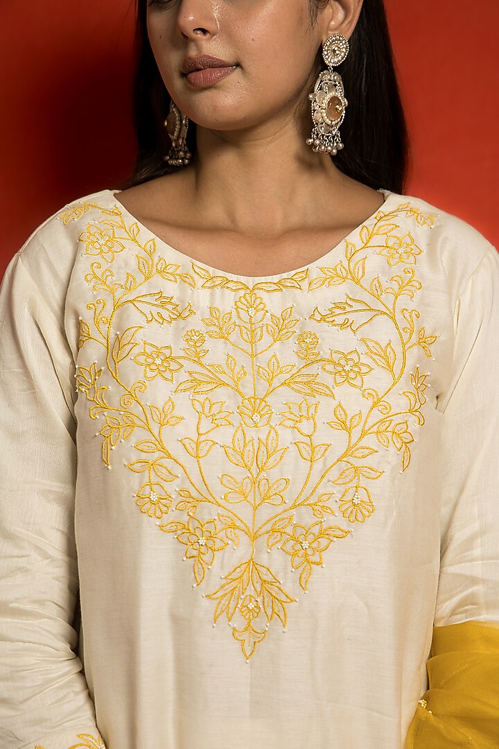 Ivory Pure Silk Chanderi Resham & Pearl Hand Embroidered Kurta Set by MITHI SUPARI at Pernia's Pop Up Shop