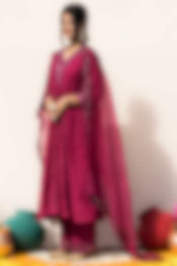 Wine Malai Chanderi Hand Embroidered Kurta Set by MITHI SUPARI at Pernia's Pop Up Shop