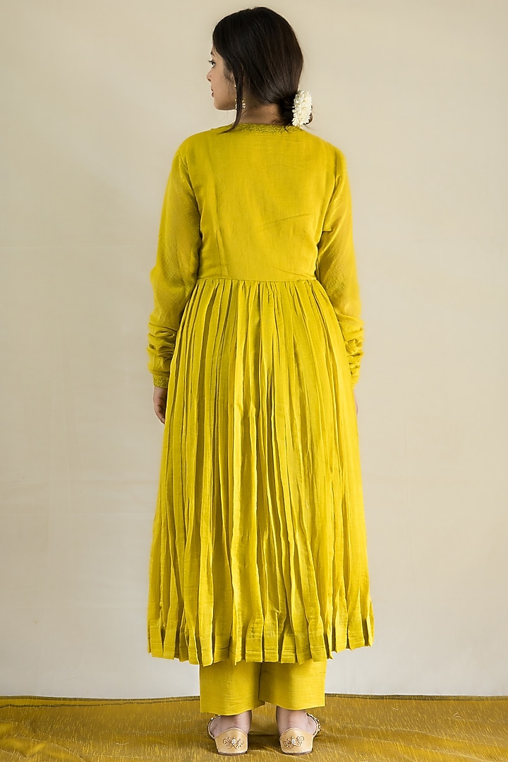 Lime Mul Chanderi Embroidered Angrakha Kurta Set by MITHI SUPARI at Pernia's Pop Up Shop