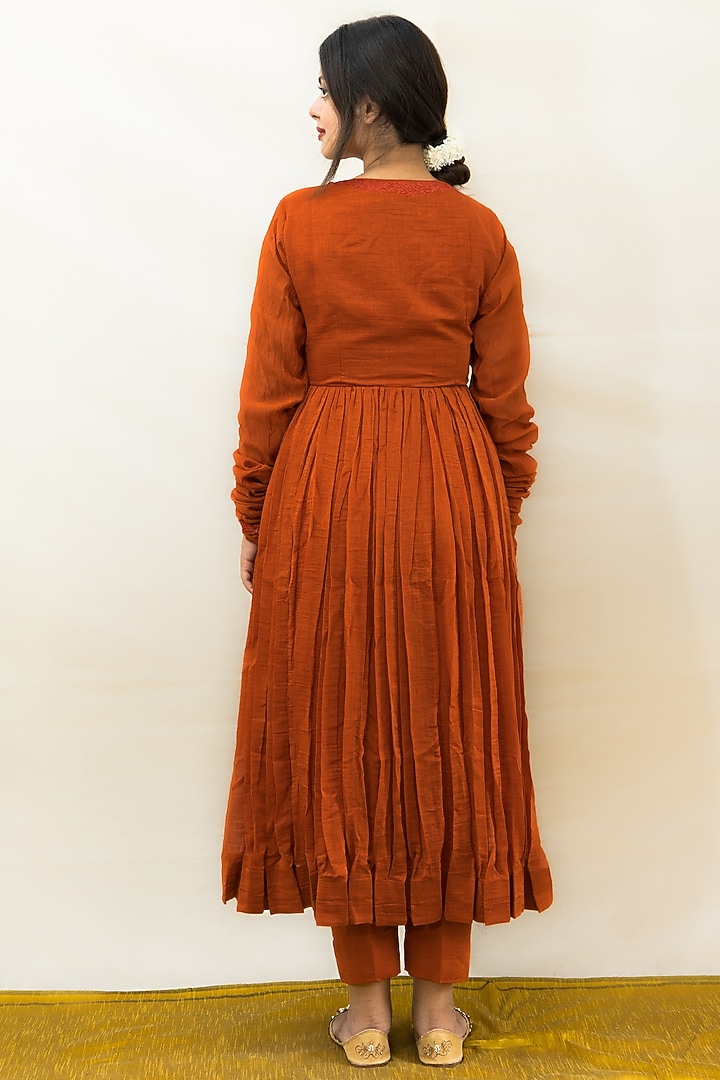Rust Mul Chanderi Embroidered Angrakha Kurta Set by MITHI SUPARI at Pernia's Pop Up Shop