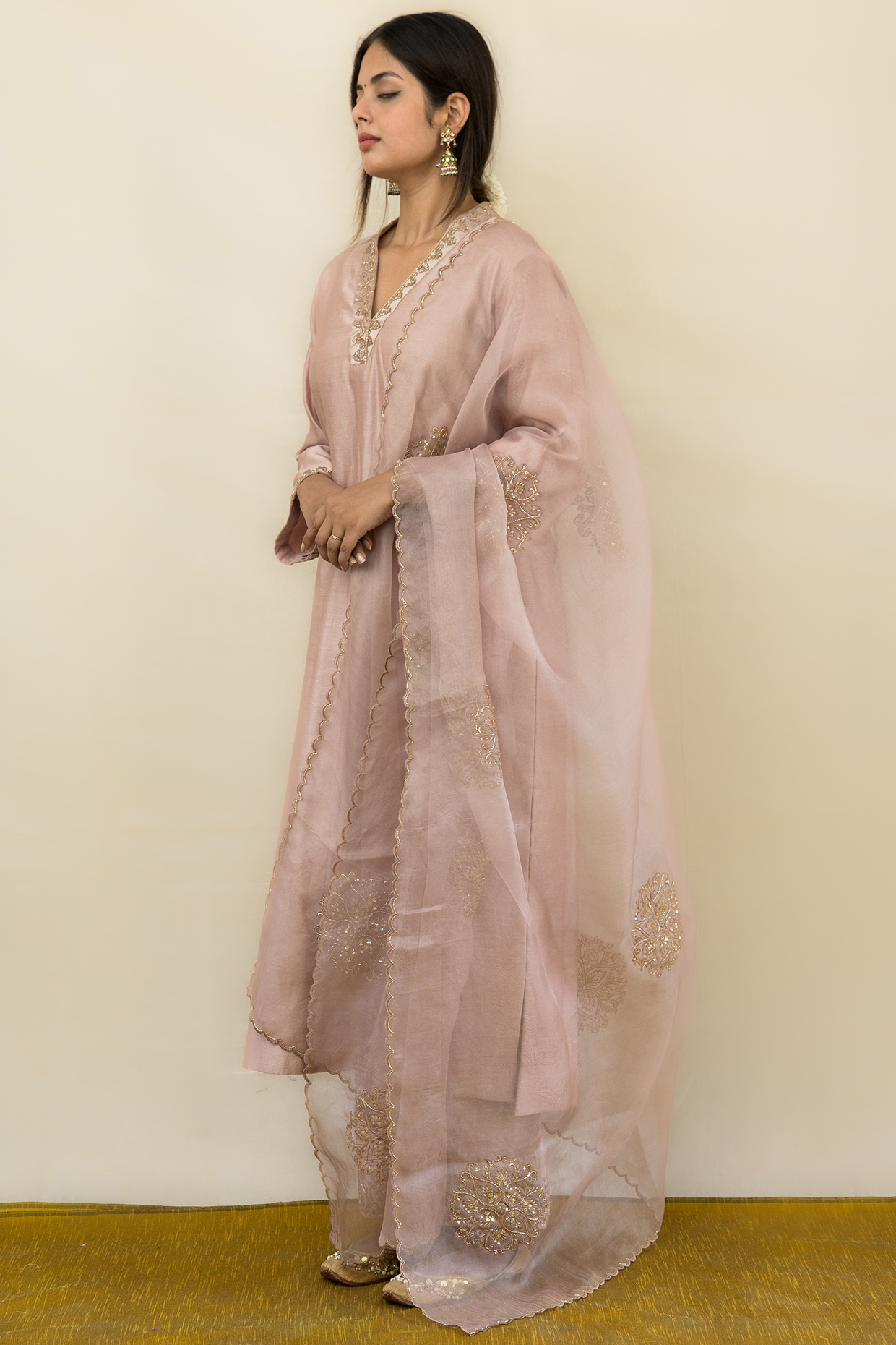 Mauve Silk Chanderi Embroidered Kurta Set by MITHI SUPARI at Pernia's Pop Up Shop
