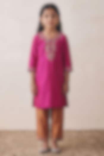 Deep Fuchsia Silk Sequin Embroidered Kurta Set For Girls by Rashika Mittal Kids at Pernia's Pop Up Shop