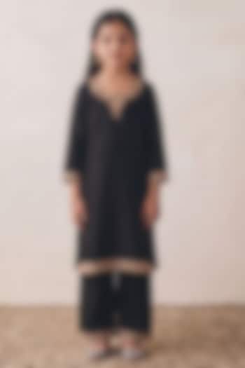 Black Silk Sequin Embroidered Kurta Set For Girls by Rashika Mittal Kids at Pernia's Pop Up Shop