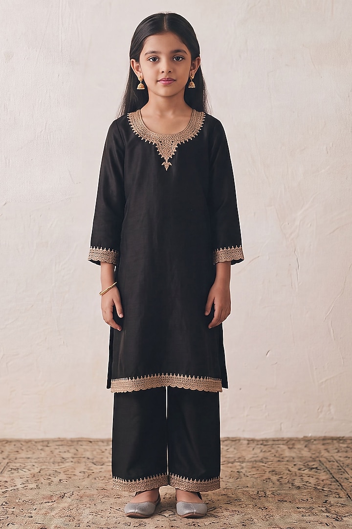 Black Silk Sequin Embroidered Kurta Set For Girls by Rashika Mittal Kids at Pernia's Pop Up Shop