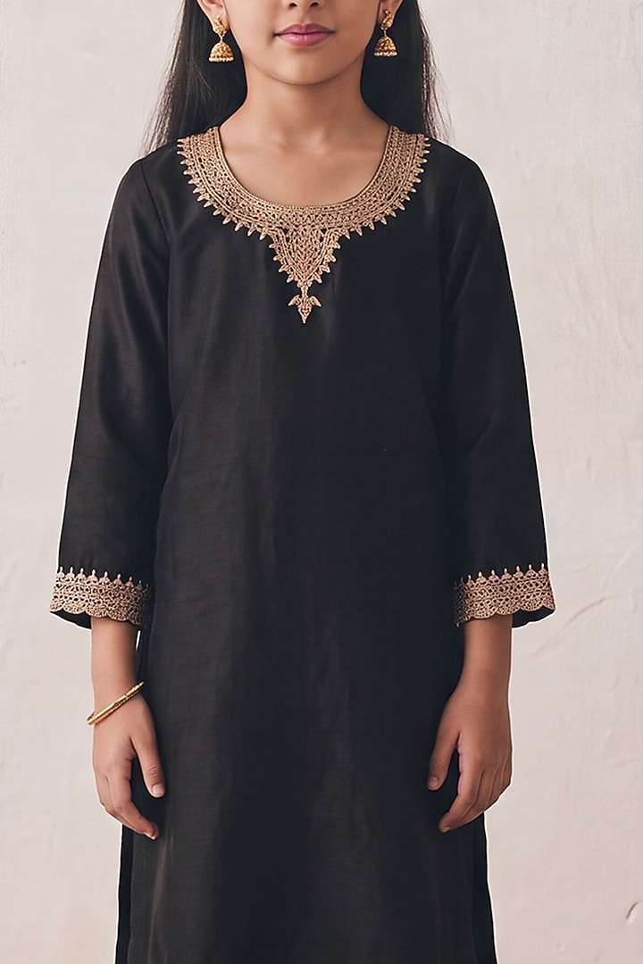 Black Silk Sequin Embroidered Kurta Set For Girls by Rashika Mittal Kids at Pernia's Pop Up Shop
