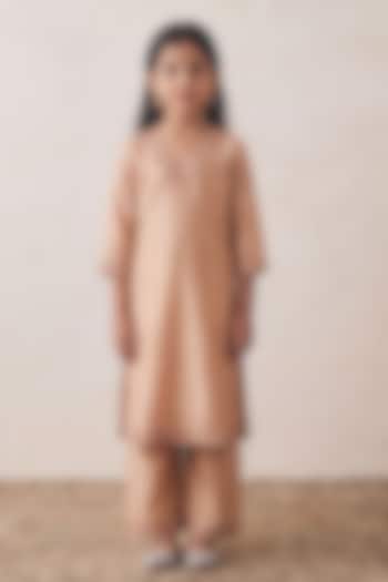 Cloud Cream Silk Thread Embroidered Kurta Set For Girls by Rashika Mittal Kids at Pernia's Pop Up Shop