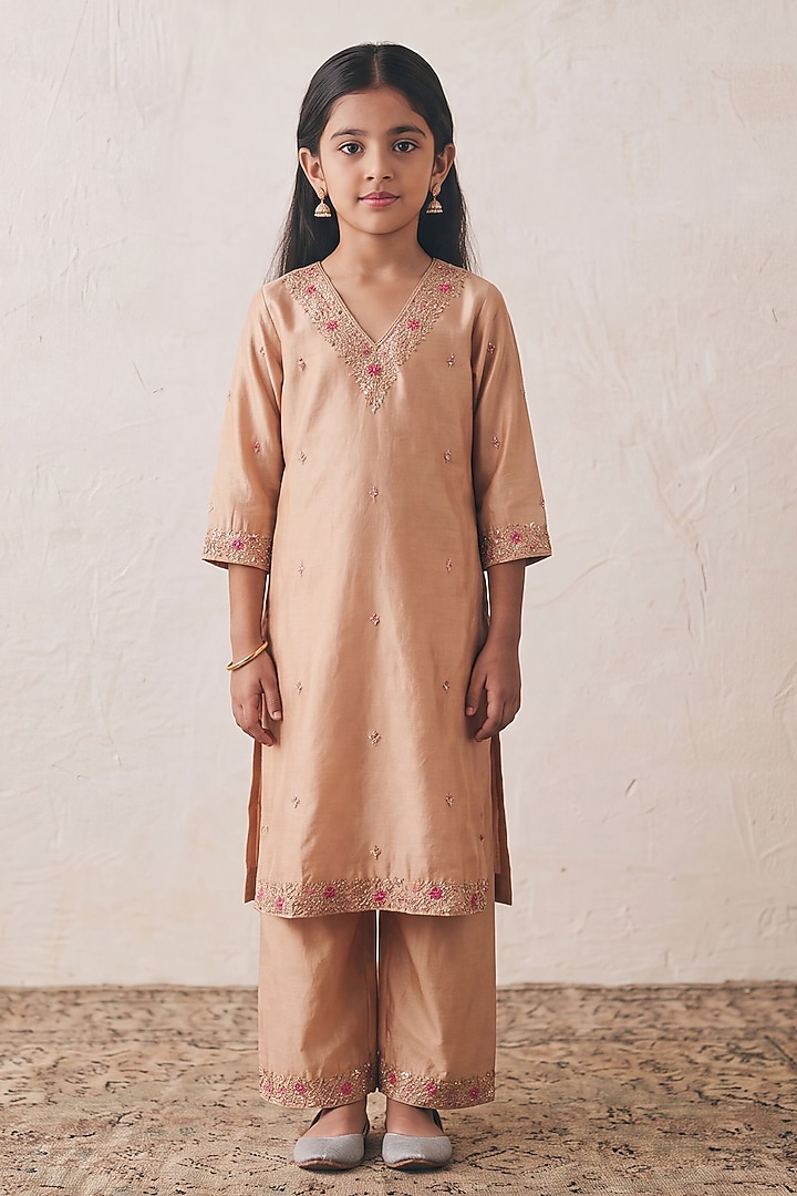 Cloud Cream Silk Thread Embroidered Kurta Set For Girls by Rashika Mittal Kids at Pernia's Pop Up Shop