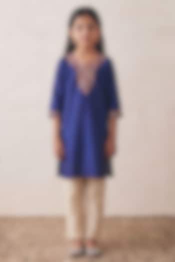 Navy Blue Silk Sequin Embroidered Kurta Set For Girls by Rashika Mittal Kids at Pernia's Pop Up Shop