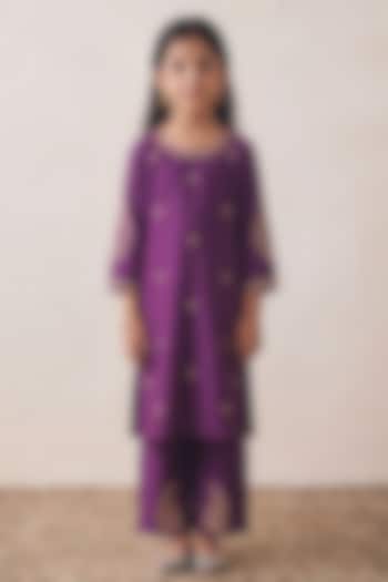 Purple Chanderi Zardozi Embroidered Kurta Set For Girls by Rashika Mittal Kids at Pernia's Pop Up Shop