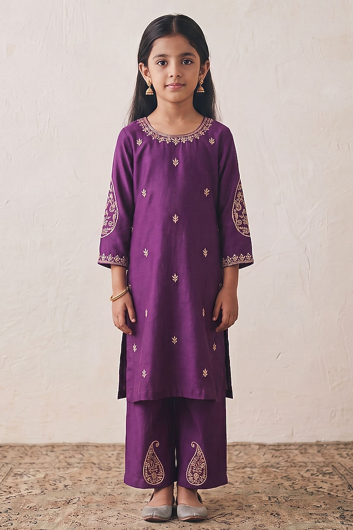 Purple Chanderi Zardozi Embroidered Kurta Set For Girls by Rashika Mittal Kids at Pernia's Pop Up Shop