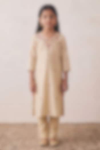 Beige Silk Zardozi Embroidered Kurta Set For Girls by Rashika Mittal Kids at Pernia's Pop Up Shop