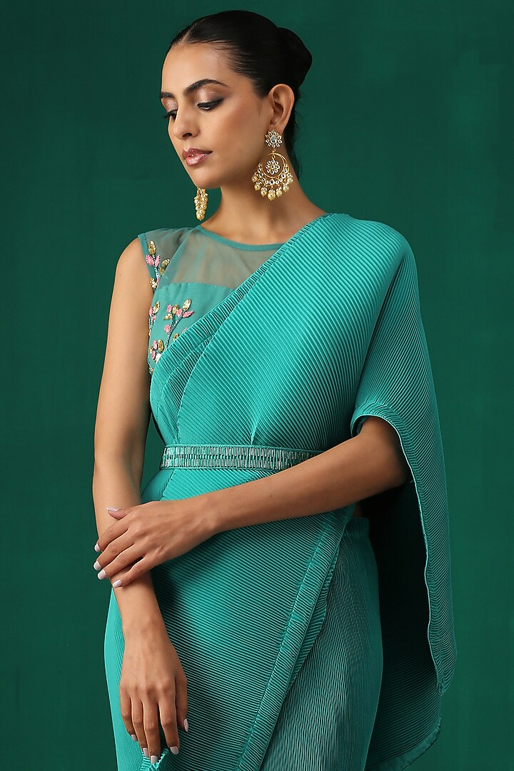 Green Hand Embroidered Party Wear Saree Set by MINAKI WOMANZ at Pernia's Pop Up Shop
