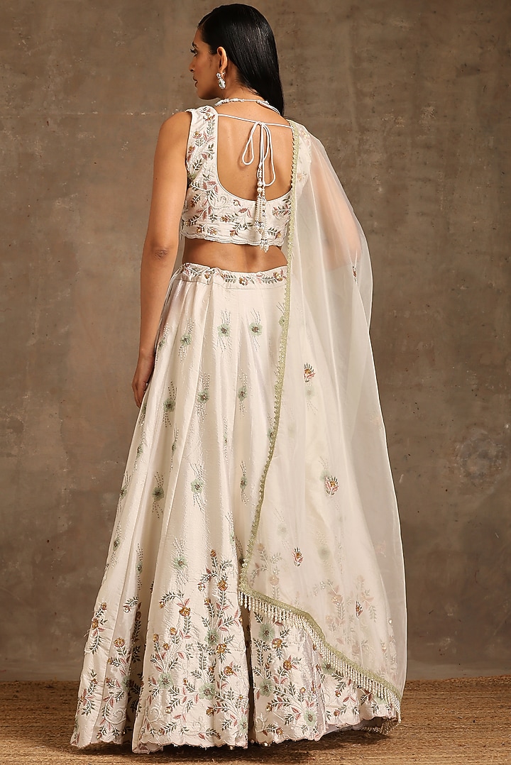 Off-White Chanderi Embroidered Wedding Lehenga Set by MINAKI WOMANZ at Pernia's Pop Up Shop