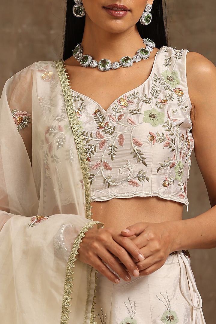 Off-White Chanderi Embroidered Wedding Lehenga Set by MINAKI WOMANZ at Pernia's Pop Up Shop