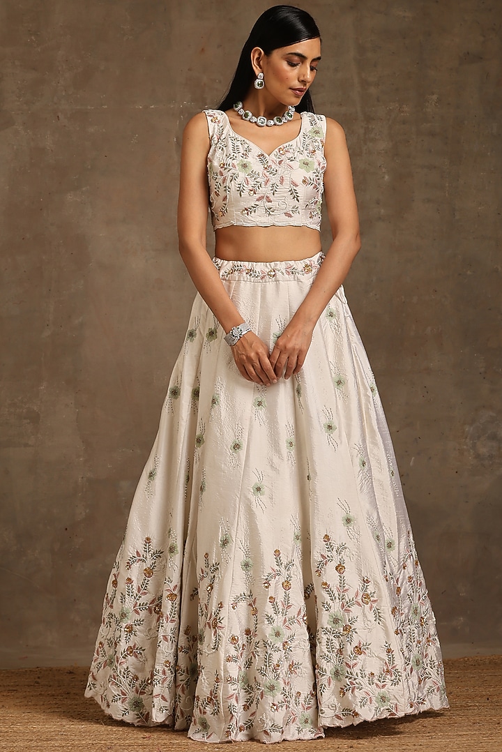 Off-White Chanderi Embroidered Wedding Lehenga Set by MINAKI WOMANZ at Pernia's Pop Up Shop