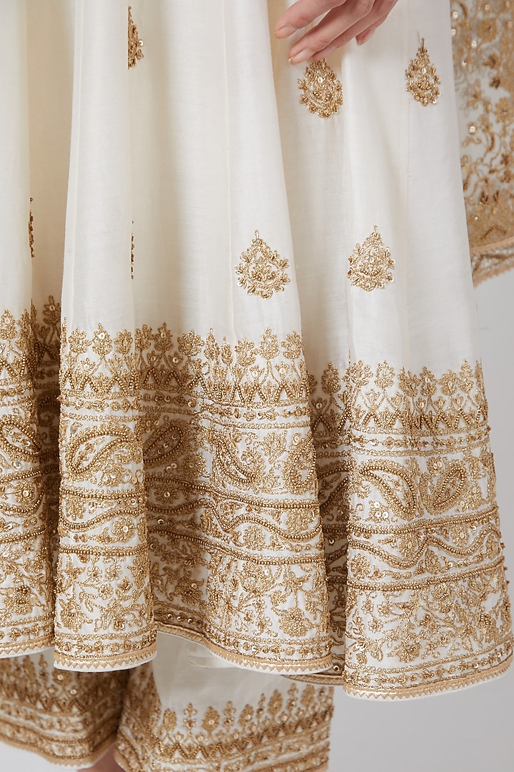 Off White Embroidered Wedding Anarkali Set by Megha & Jigar at Pernia's Pop Up Shop