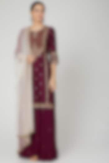 Wine Embroidered Kurta Set by Megha & Jigar at Pernia's Pop Up Shop