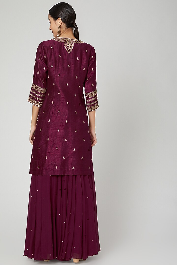 Wine Embroidered Kurta Set by Megha & Jigar at Pernia's Pop Up Shop