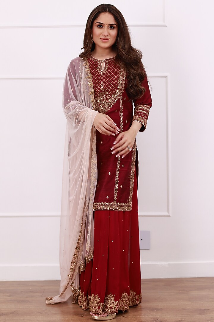 Wine Embroidered Kurta Set by Megha & Jigar at Pernia's Pop Up Shop