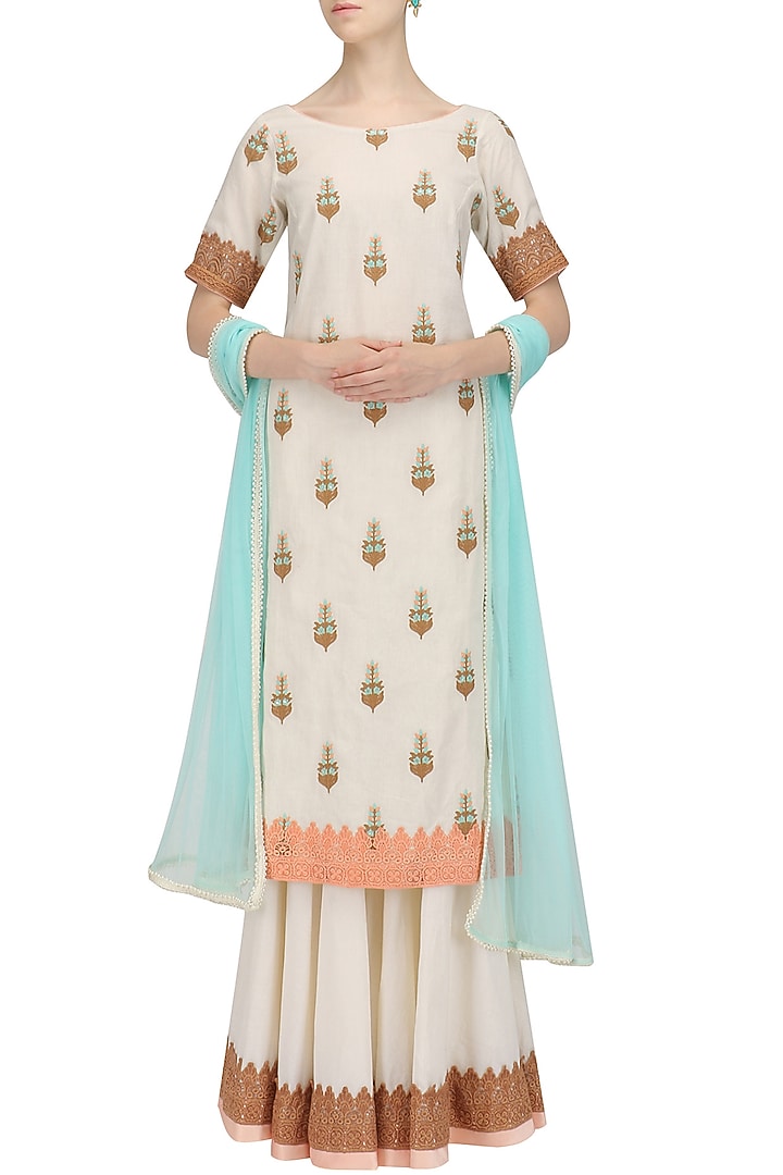 Off White printed kurta and gharara set available only at Pernia's Pop Up Shop.