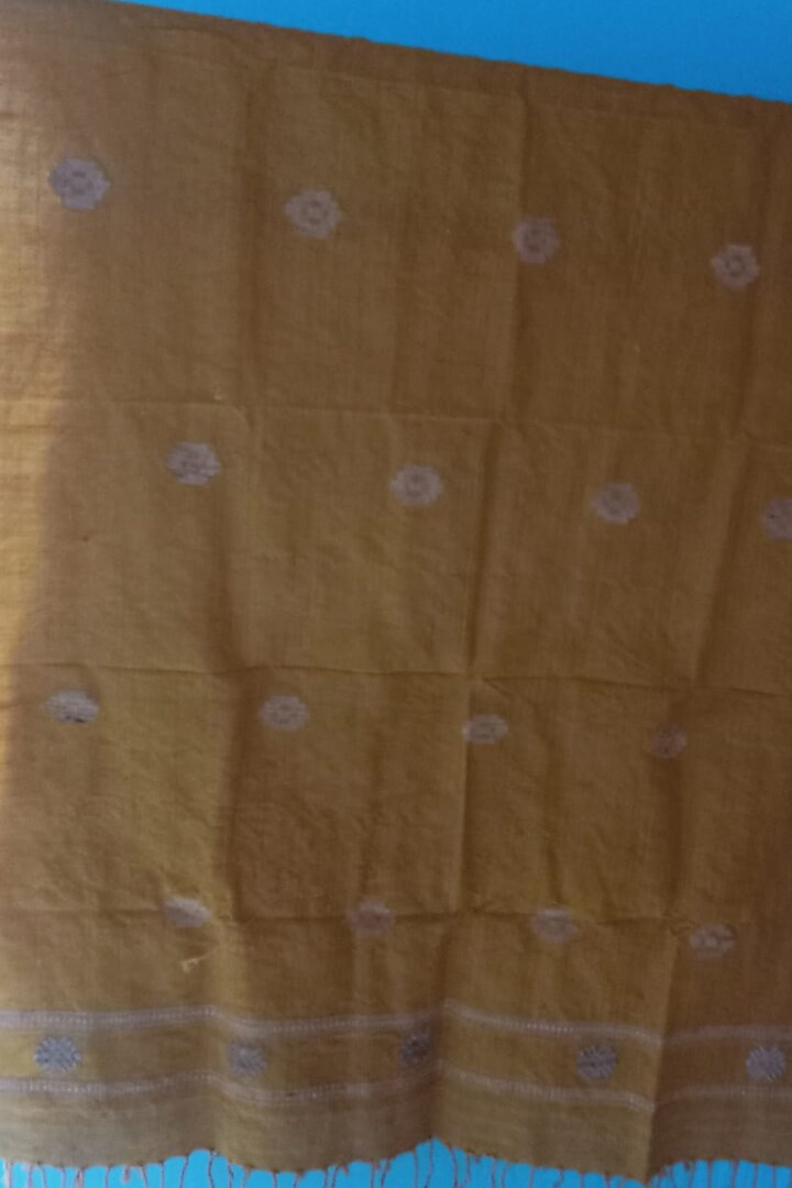 Yellow Handwoven Dupatta by Manju Kalita Das at Pernia's Pop Up Shop