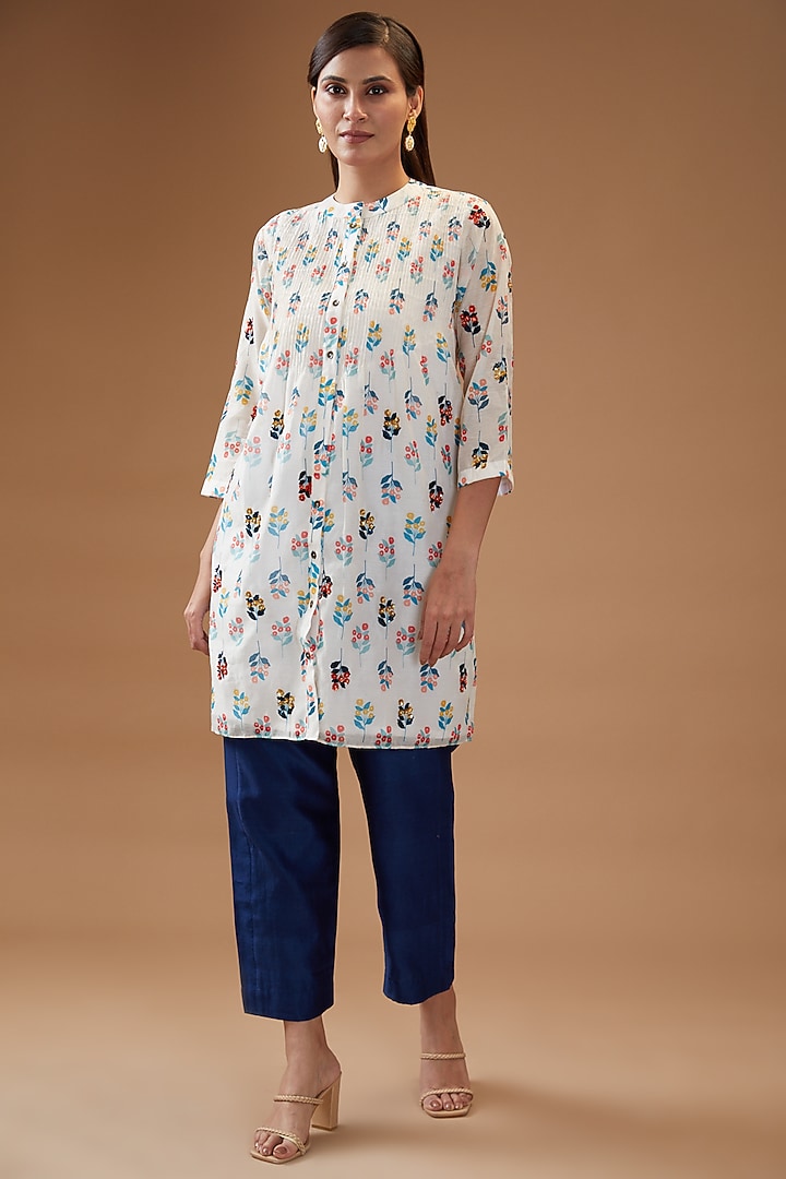 White Printed & Embroidered Kurta Set by Momkidsfashion at Pernia's Pop Up Shop