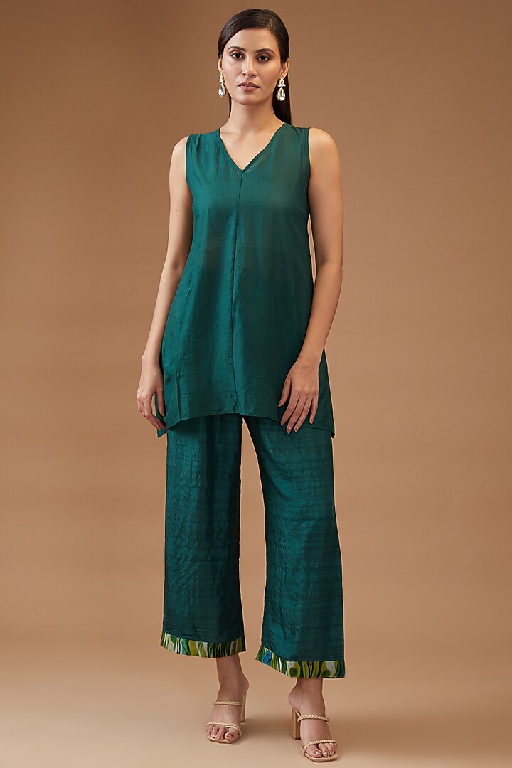 Green Silk Chiffon Printed Kurta Set by Momkidsfashion at Pernia's Pop Up Shop