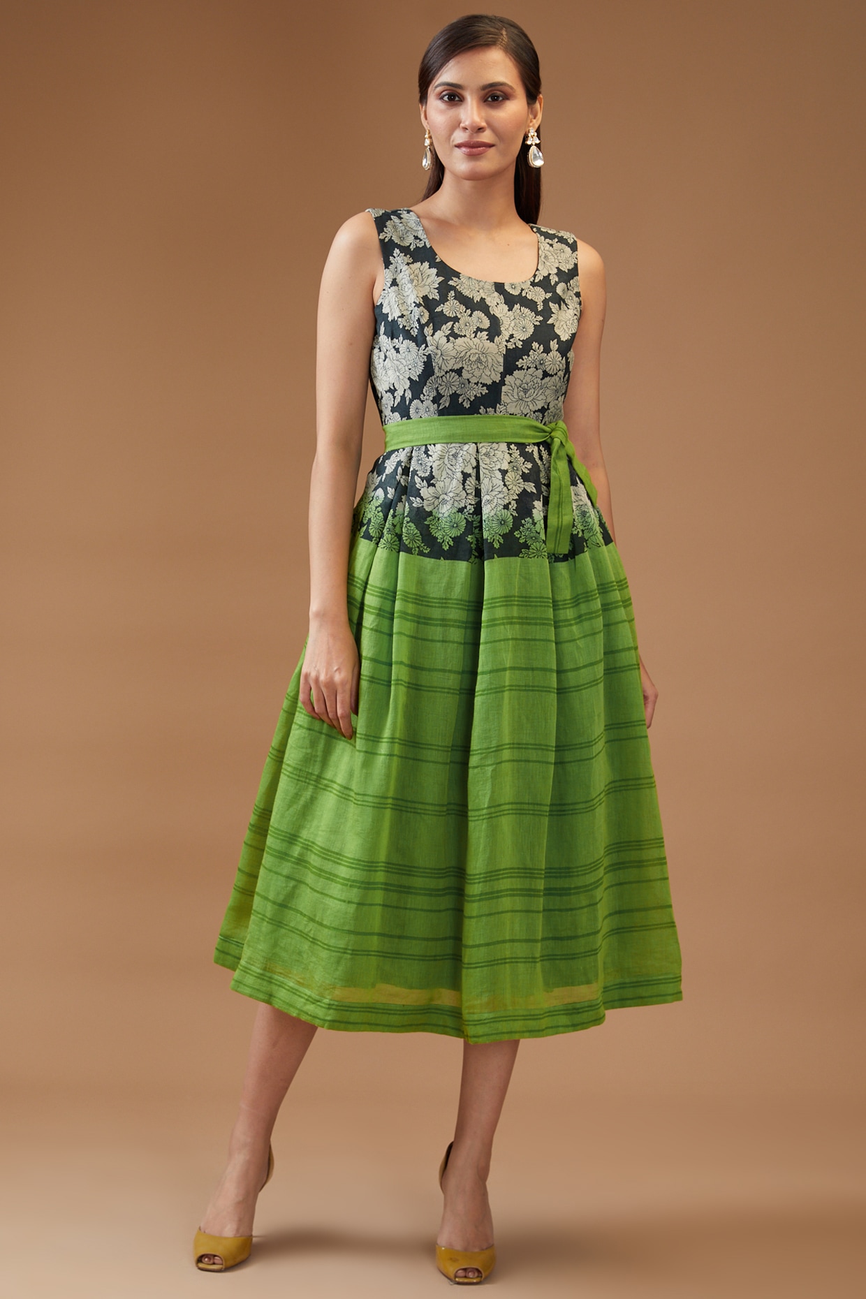 Premium Chanderi gown with lining paired up with Luckhnowi Kali flairy –  www.soosi.co.in