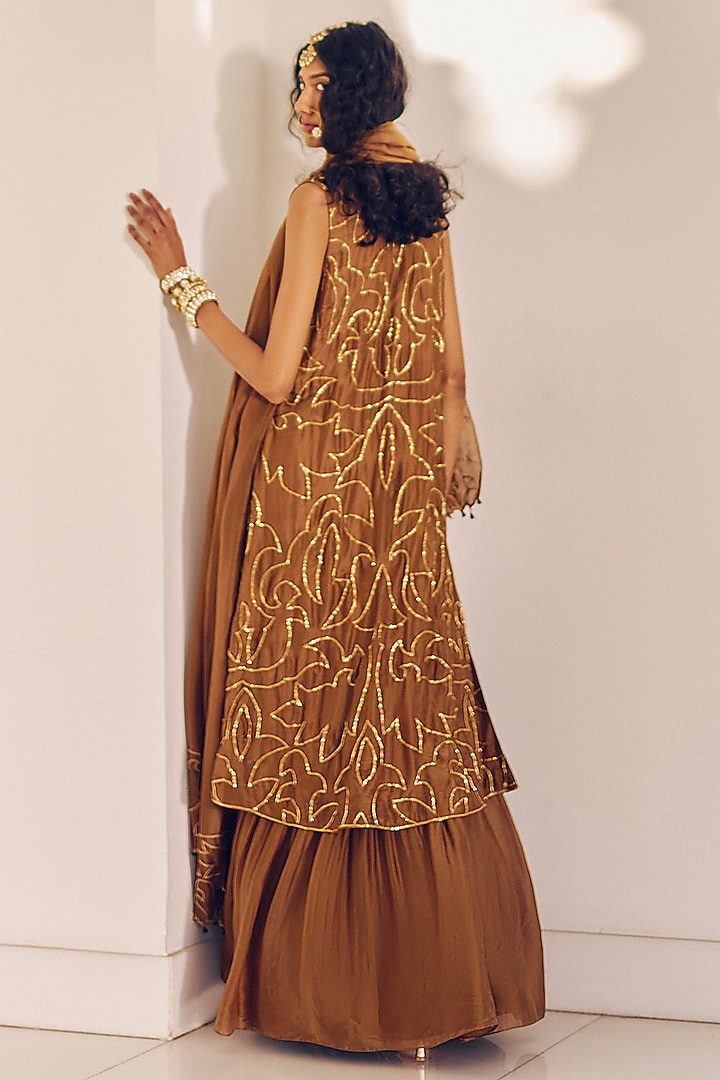 Amber Gold Modal Silk Gold Embroidered Kurta Set by Monika Nidhee at Pernia's Pop Up Shop