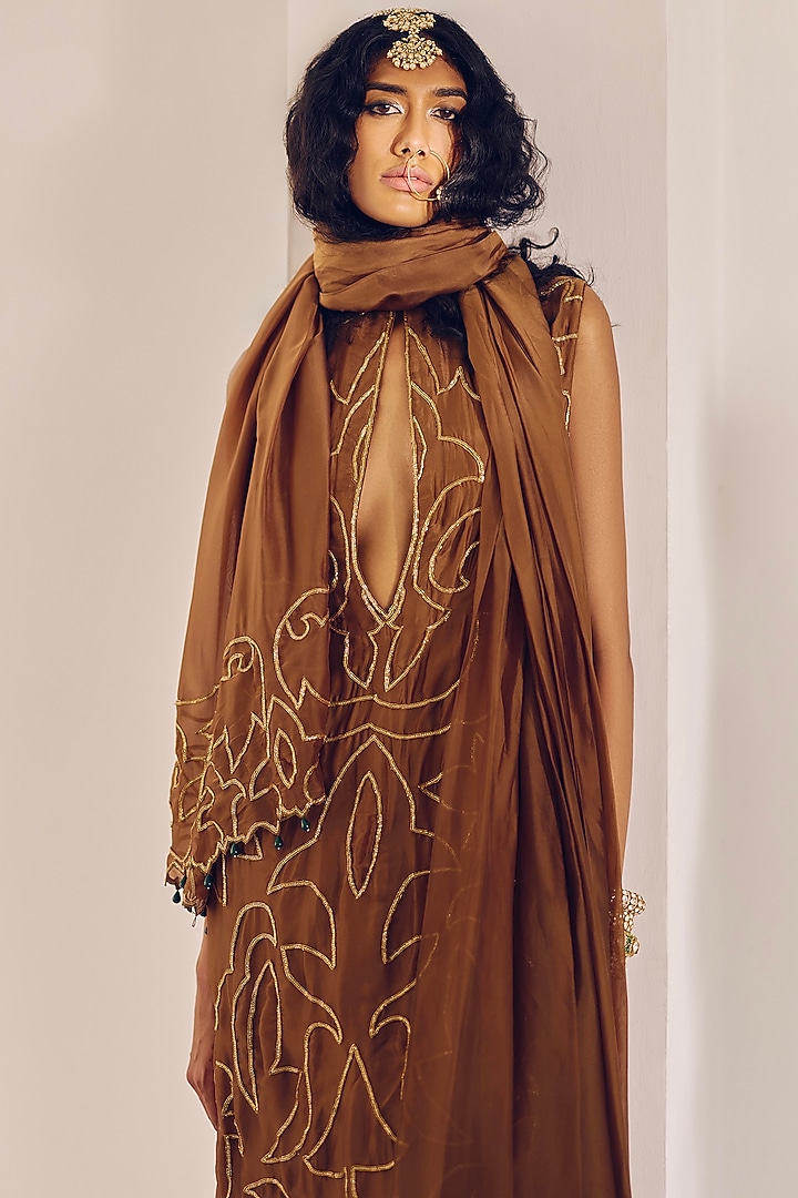 Amber Gold Modal Silk Gold Embroidered Kurta Set by Monika Nidhee at Pernia's Pop Up Shop