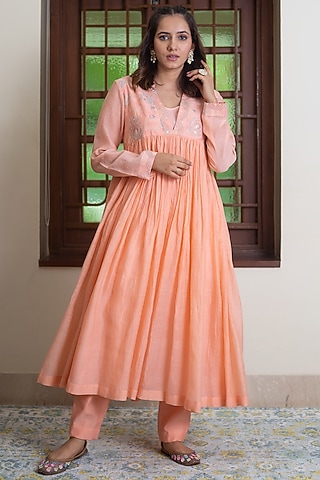 Peach Chanderi Embroidered Kurta Set by Maliha by Anar and Anoli