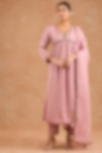 Dull Pink Viscose Silk Motif Hand Embroidered Kurta Set by Milu Madan at Pernia's Pop Up Shop